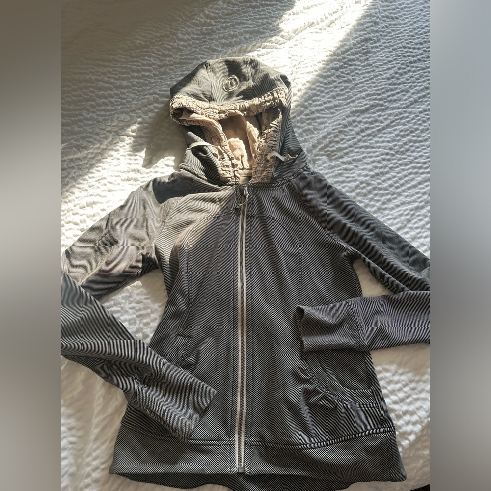 Lululemon Sweater size 6